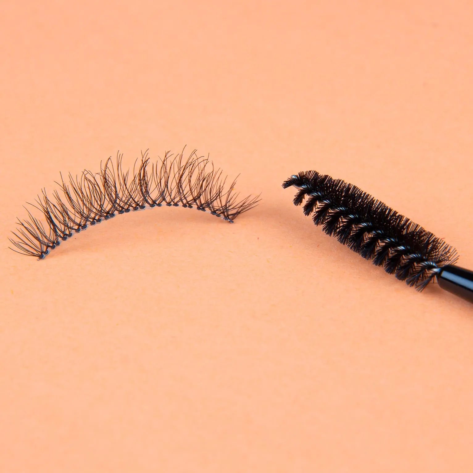 Künstliche Wimpern reinigen & pflegen